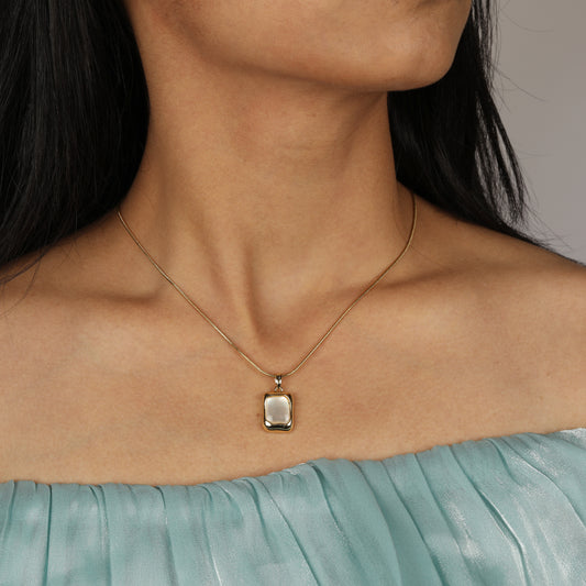 Molten Pearl Frame Pendant Necklace