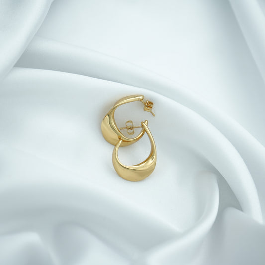 Elegant Cursive C Hoop Earrings
