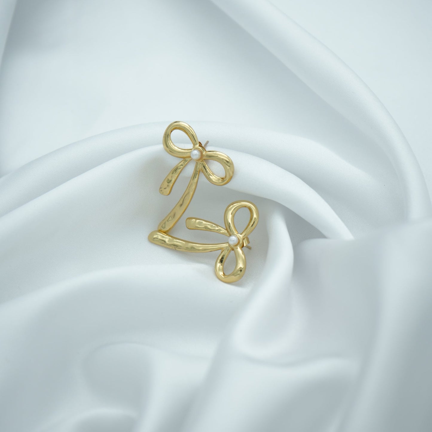 Golden Pookie Bow Earrings with Pearl