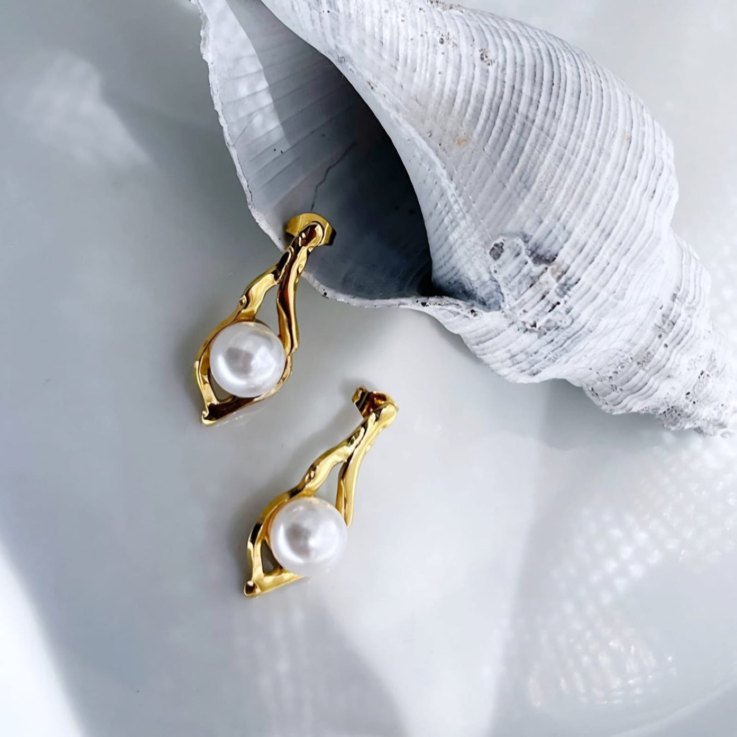 Serena Pearl Earrings