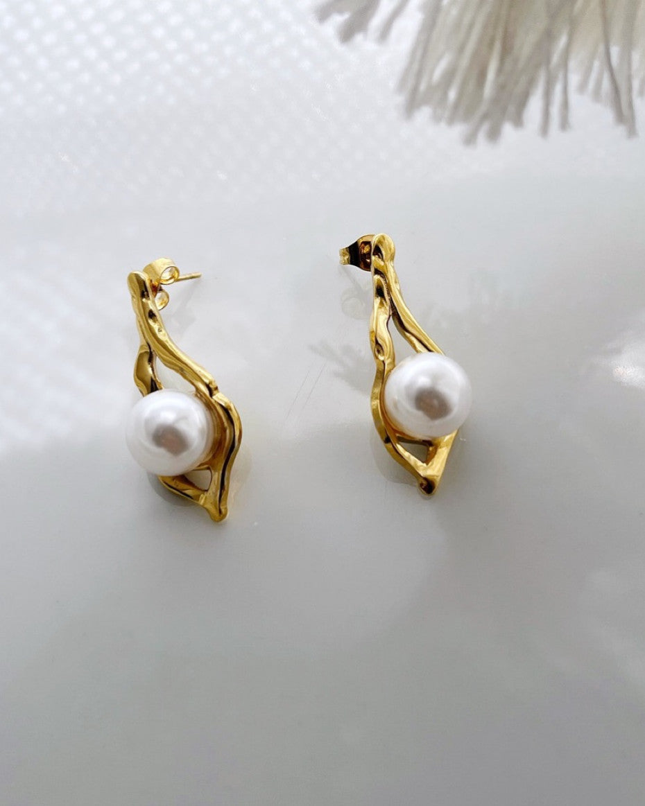 Serena Pearl Earrings