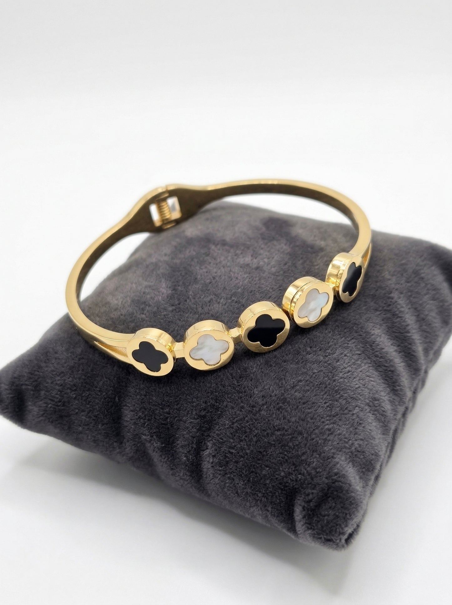 Black & White Clover Charm Bracelet Kada