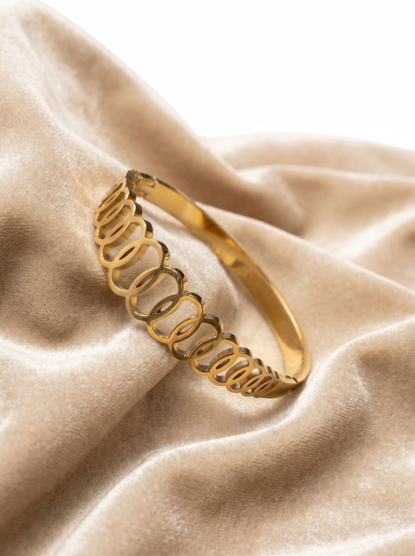 Golden Interlink Oval Kada Bracelet