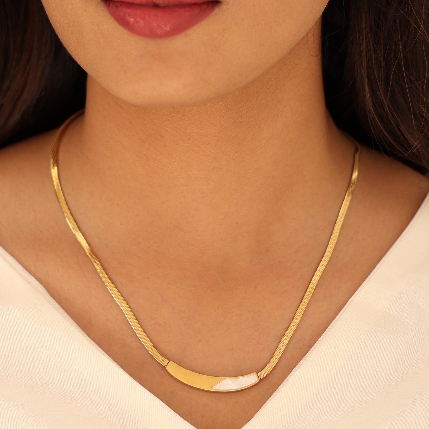 Mother of Pearl Curve Pendant Necklace