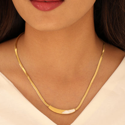 Mother of Pearl Curve Pendant Necklace