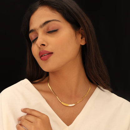 Mother of Pearl Curve Pendant Necklace