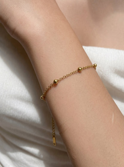 Golden Sleekbar Bead Bracelet