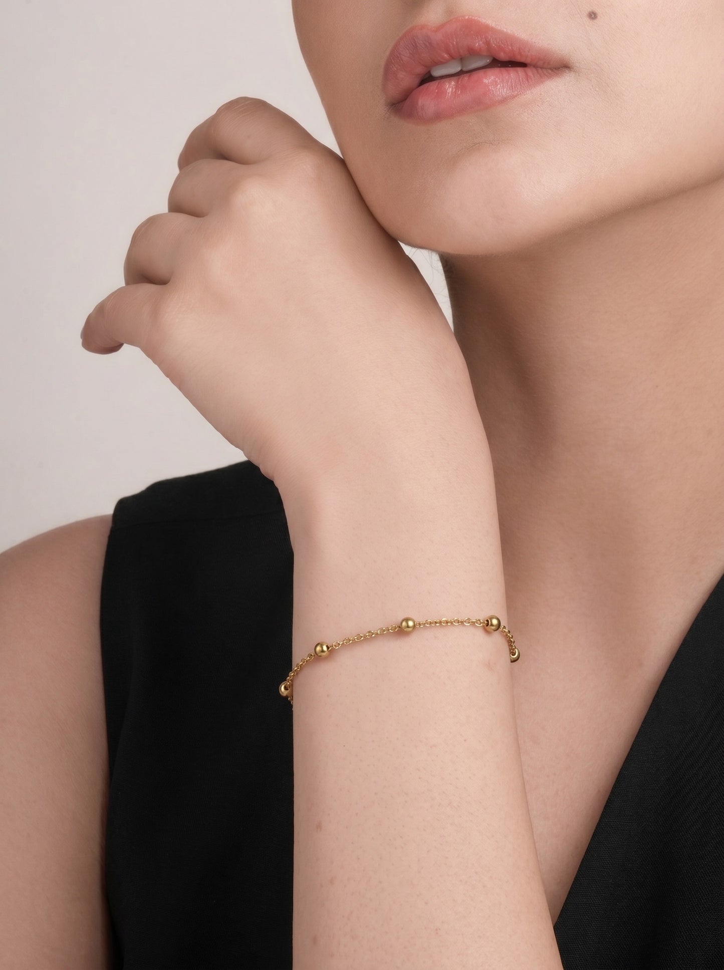 Golden Sleekbar Bead Bracelet