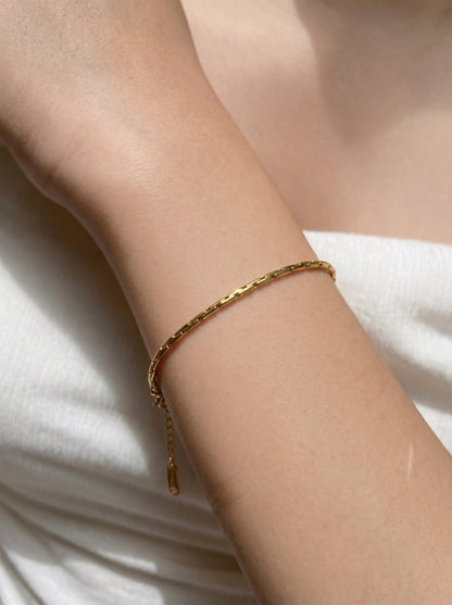 Golden Linear Link Bracelet