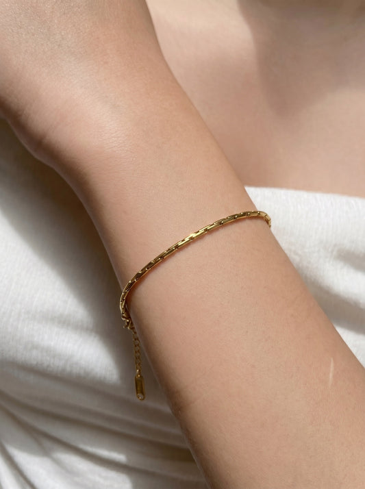 Golden Linear Link Bracelet