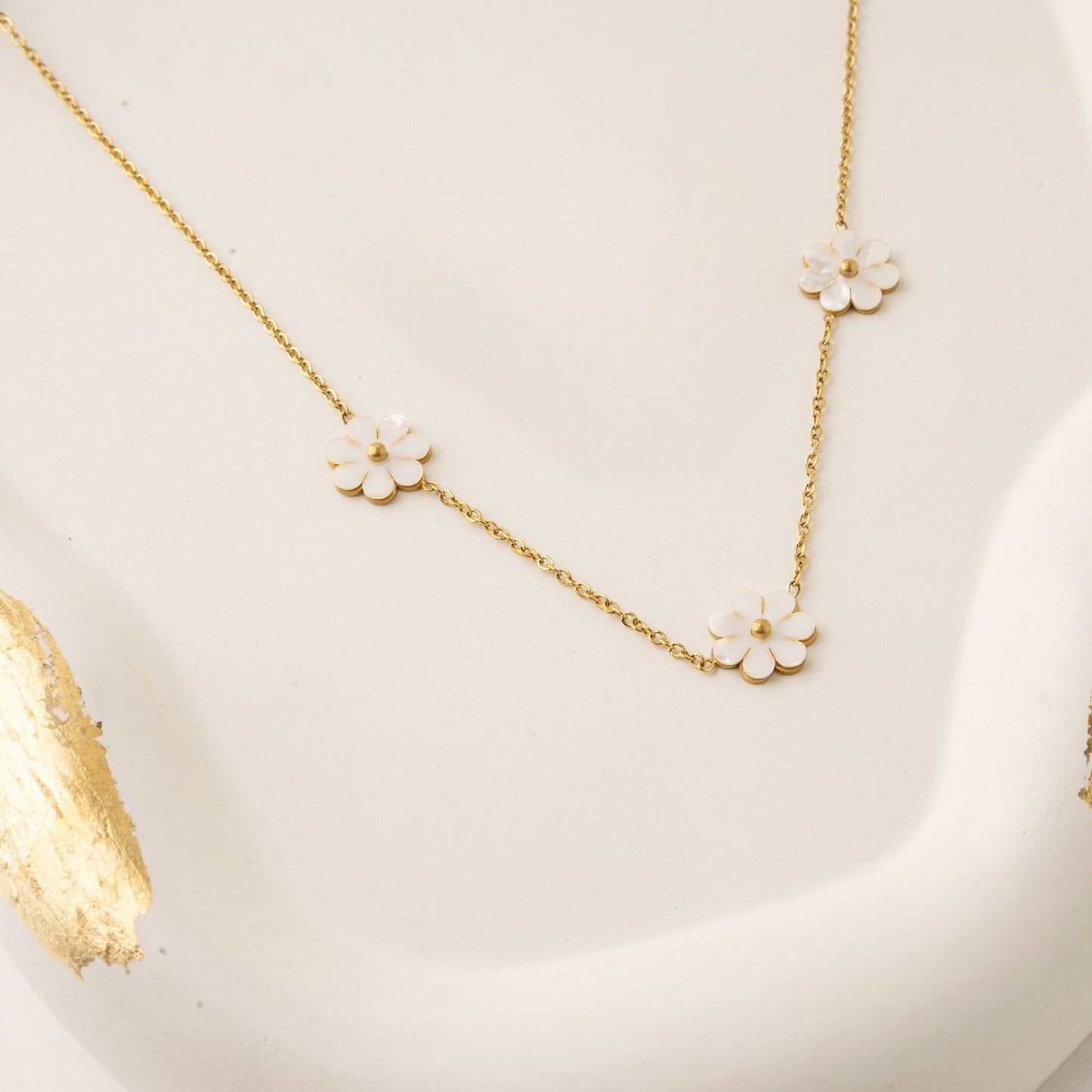 Daisy Bloom Necklace