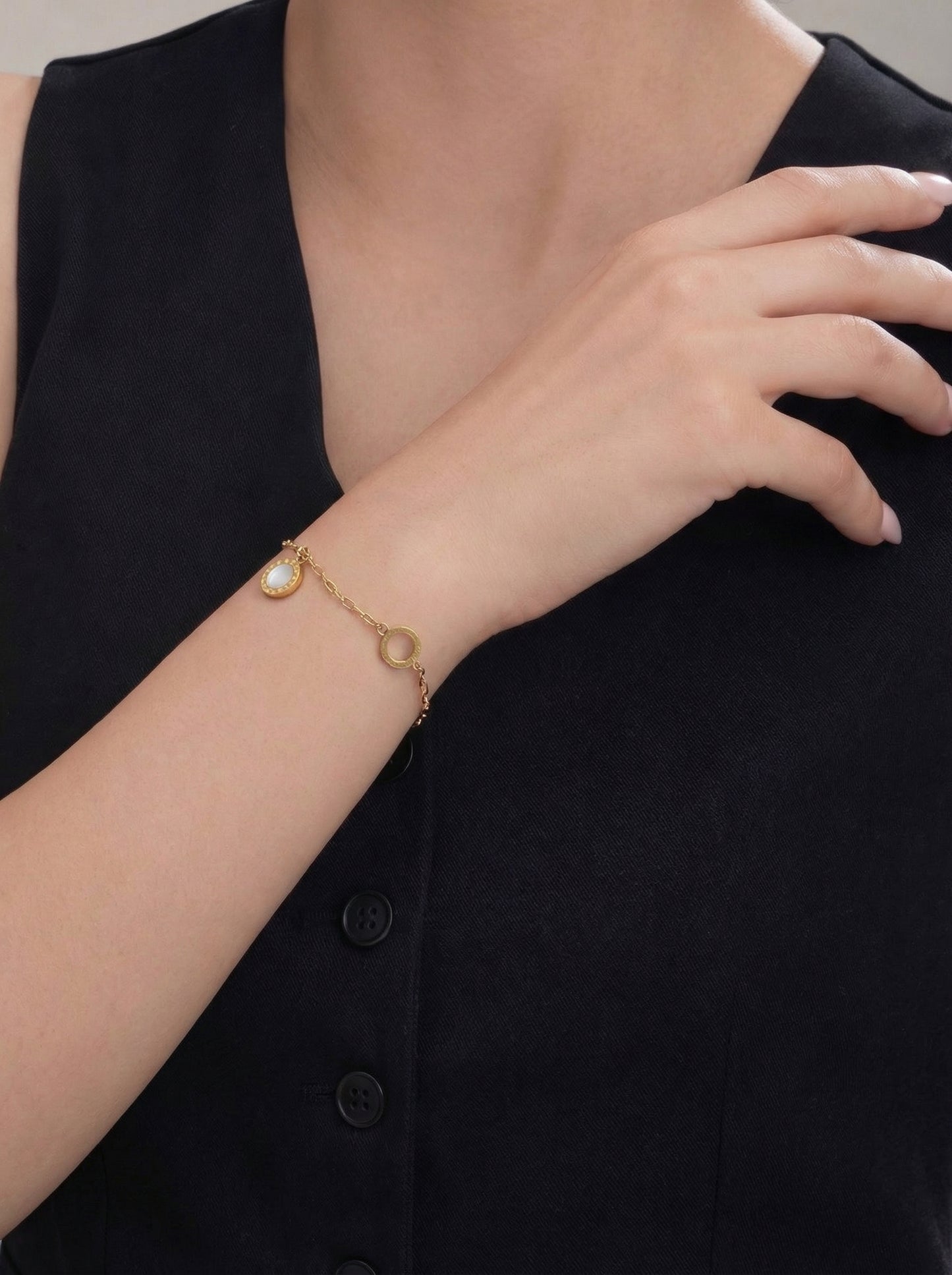 Golden Pearl Circle Charm Bracelet