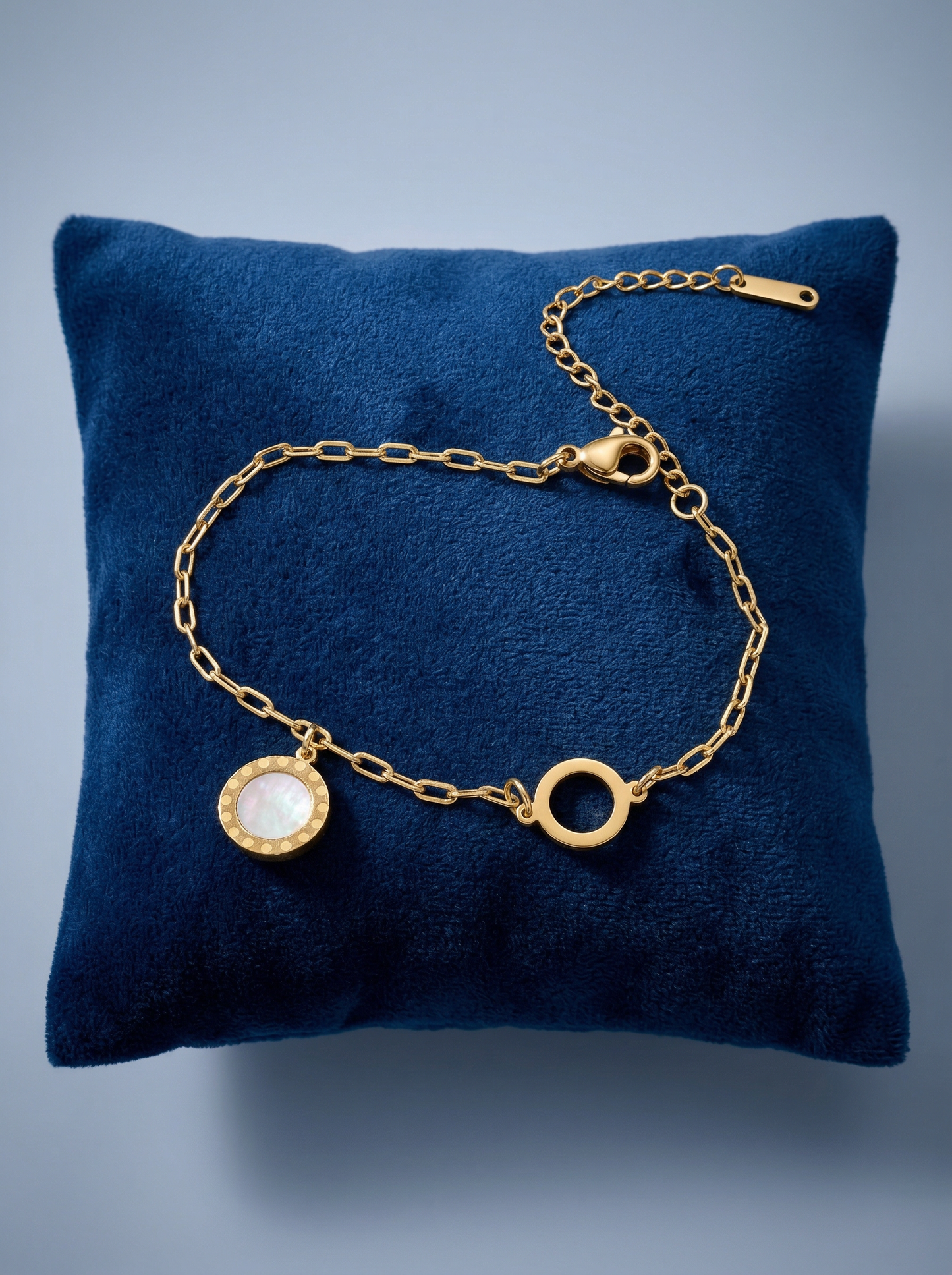 Golden Pearl Circle Charm Bracelet