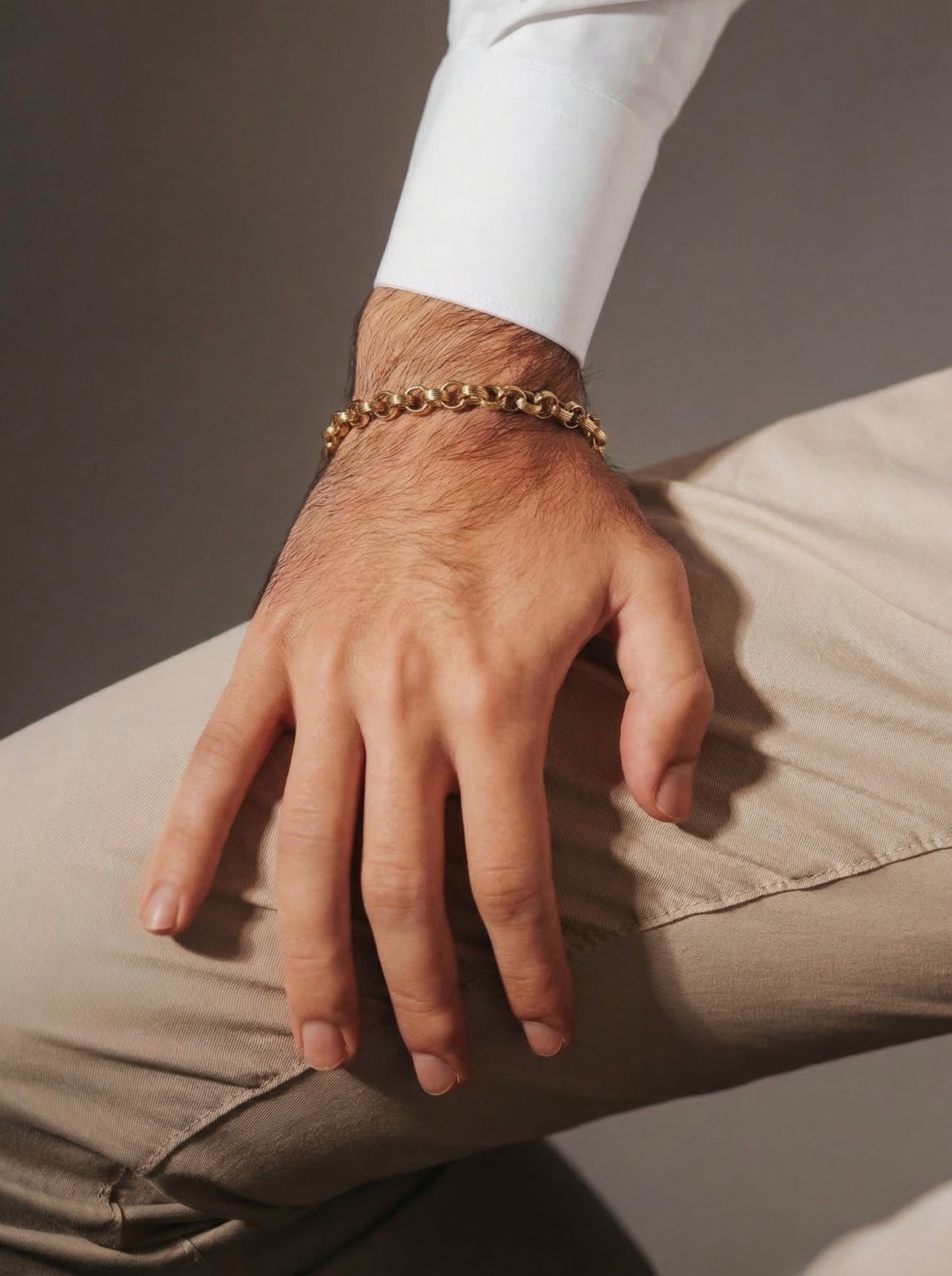 Golden Round Link Bracelet - 21 cm