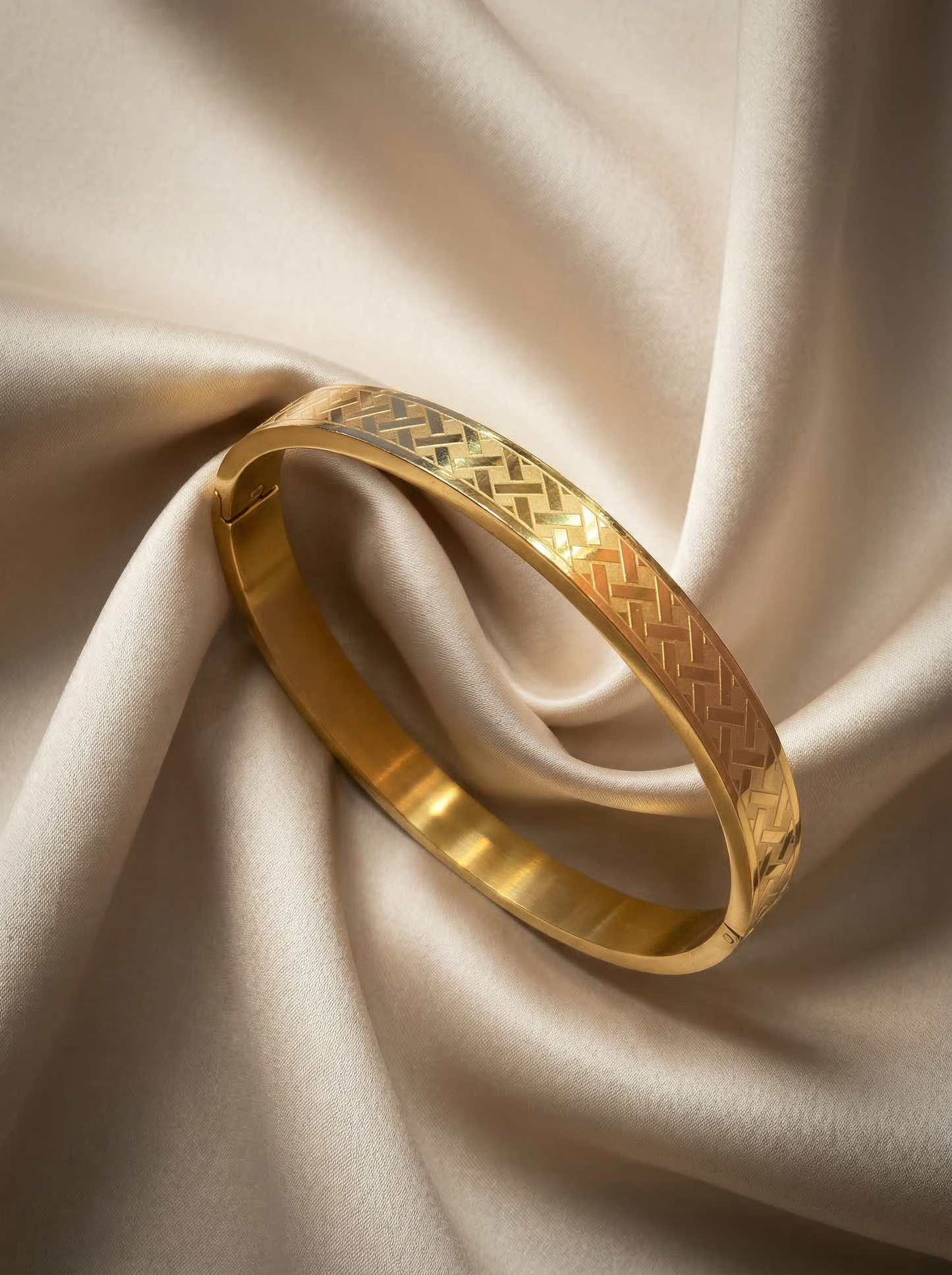 Golden Chevron Pattern Men’s Kada