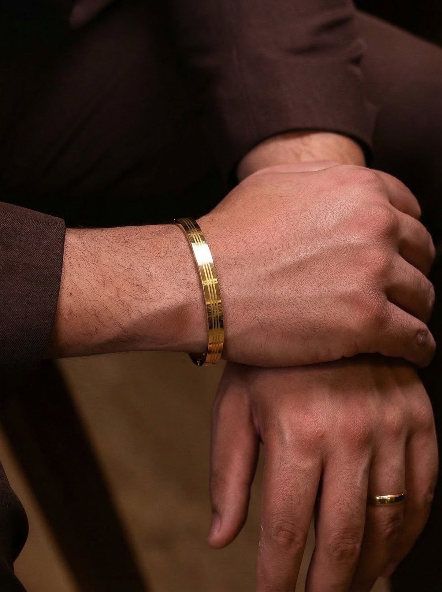 Golden Line Texture Men’s Kada