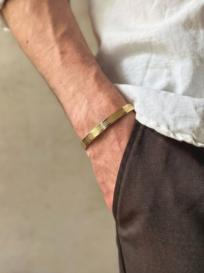 Golden Line Texture Men’s Kada