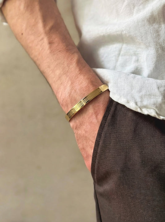 Golden Line Texture Men’s Kada