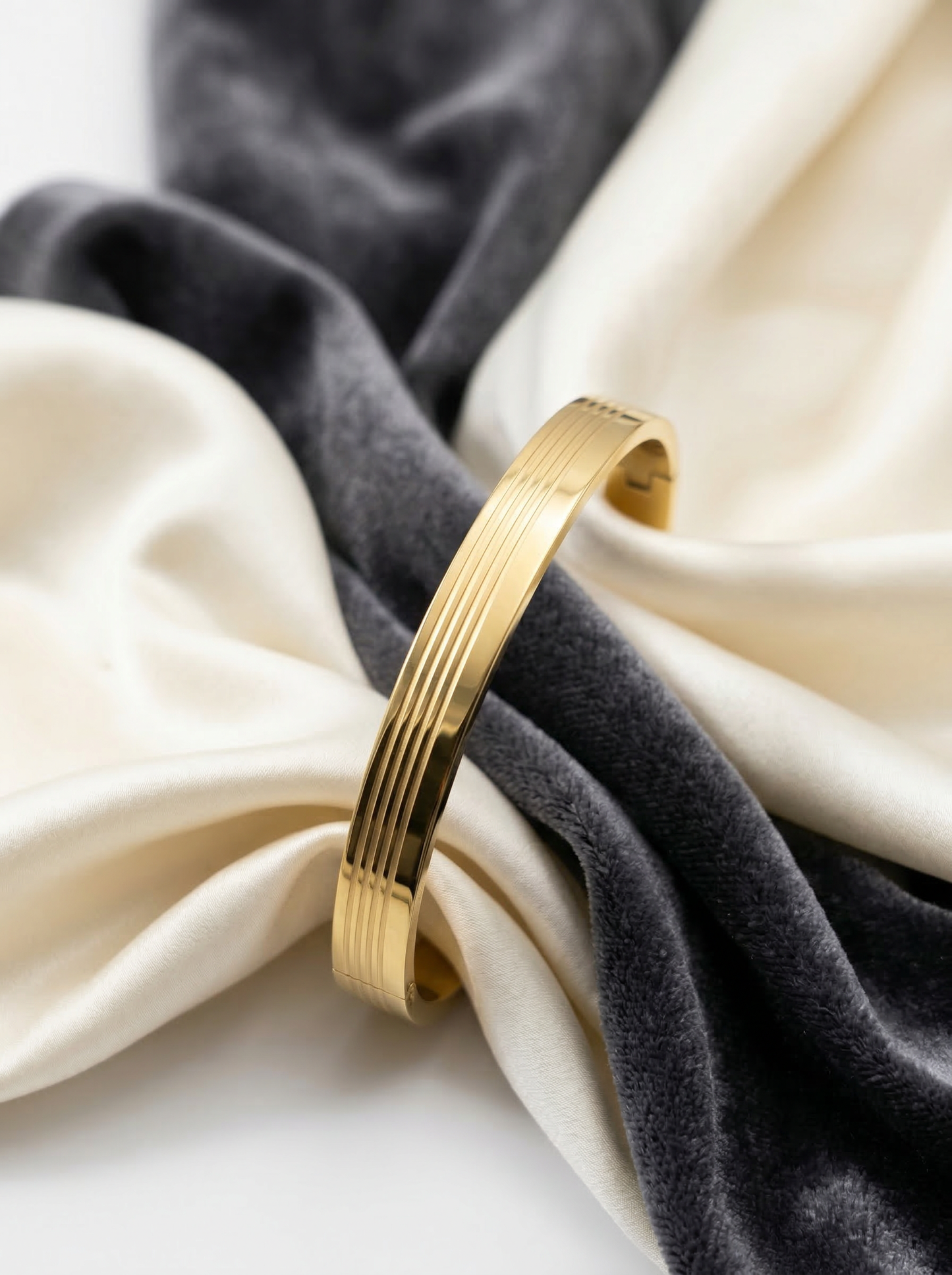 Golden Line Texture Men’s Kada