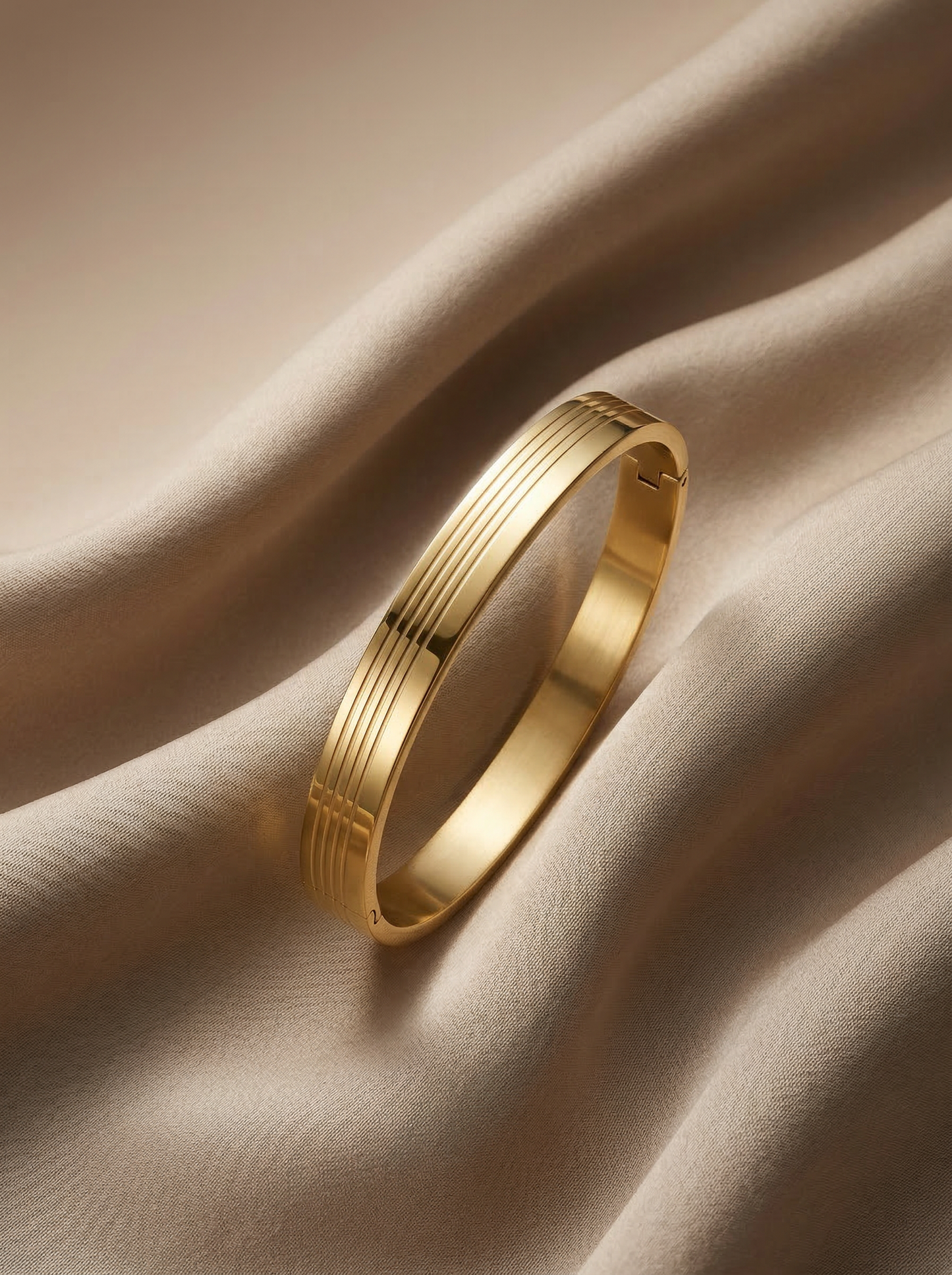 Golden Line Texture Men’s Kada