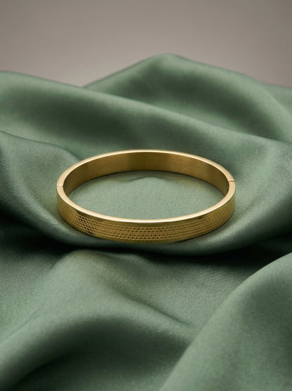 Golden Honeycomb Texture Men’s Kada