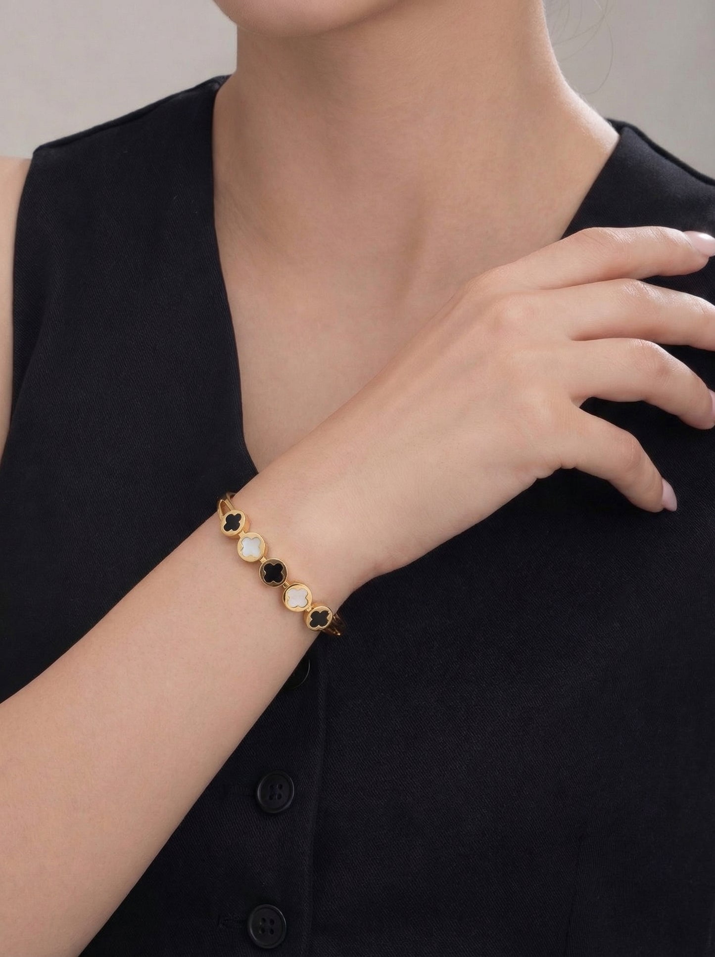 Black & White Clover Charm Bracelet Kada