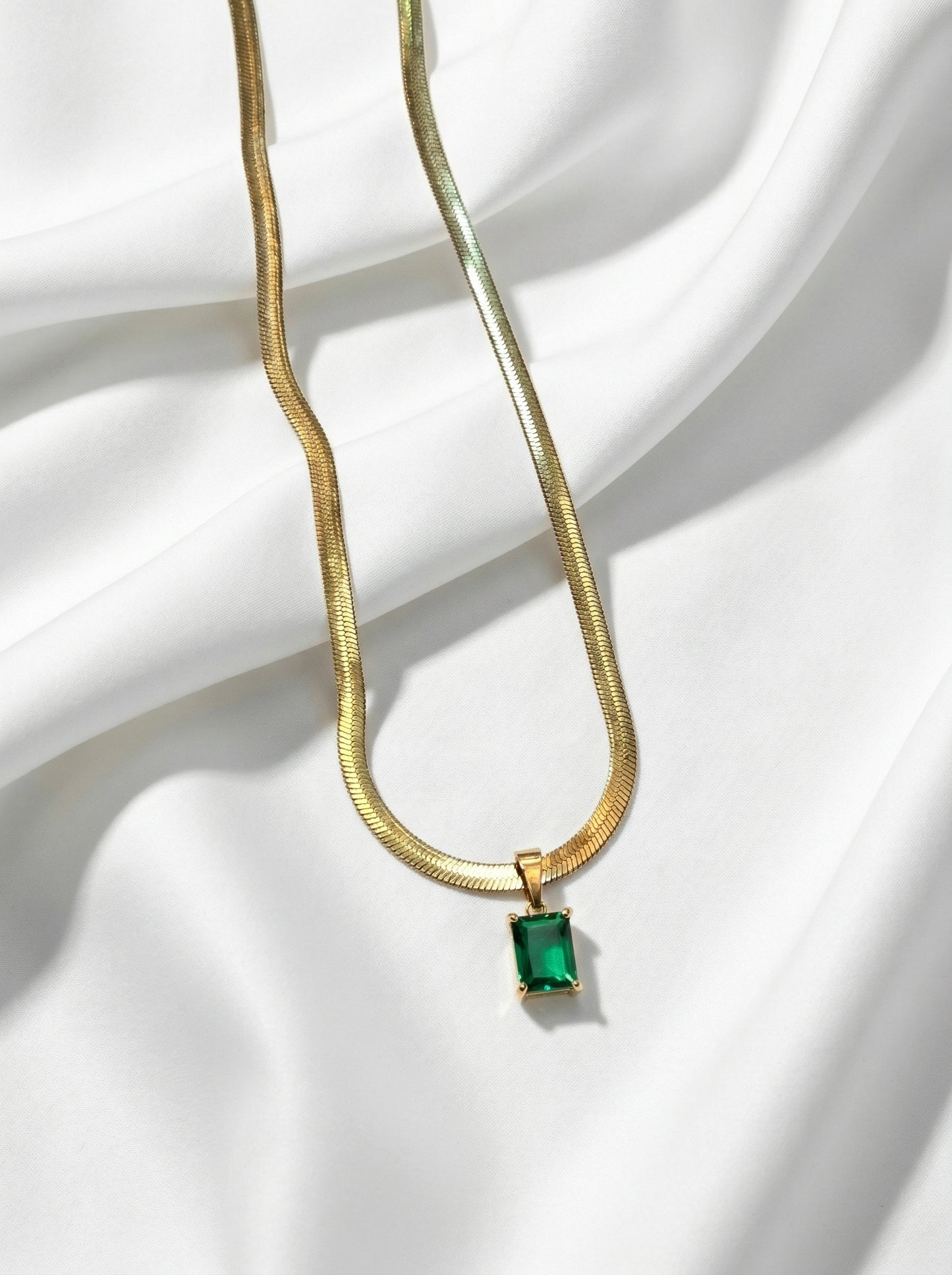 Emerald Green Sapphire Pendant Chain