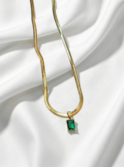 Emerald Green Sapphire Pendant Chain