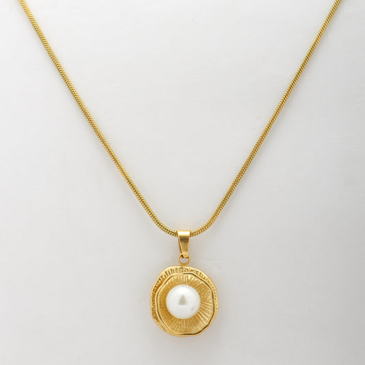 Pearl Shell Chain Necklace 18K Gold Plated, Waterproof and Anti-Tarnish